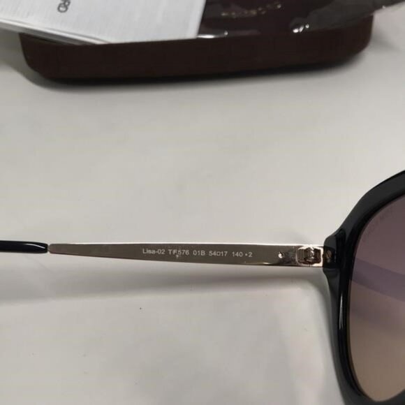 Tom Ford TF576 01B Lisa-02 Sunglasses – Black/Gold – 54mm - Picture 12 of 12